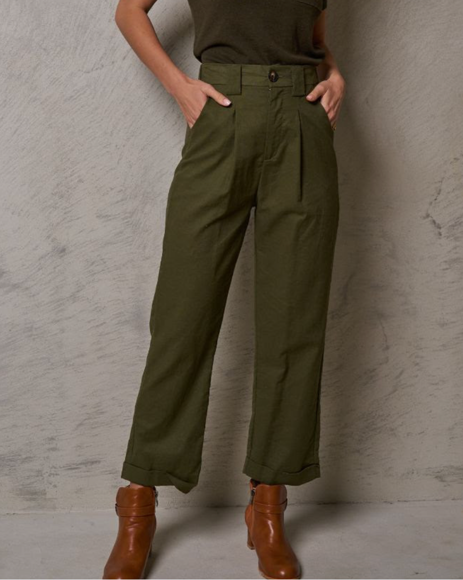 Pleat Front Tapered leg Pants - Khaki