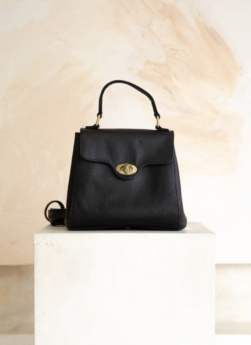 Hobo and Hatch Genuine Leather Verve Vintage Shoulder Bag - Textured Noir (black)