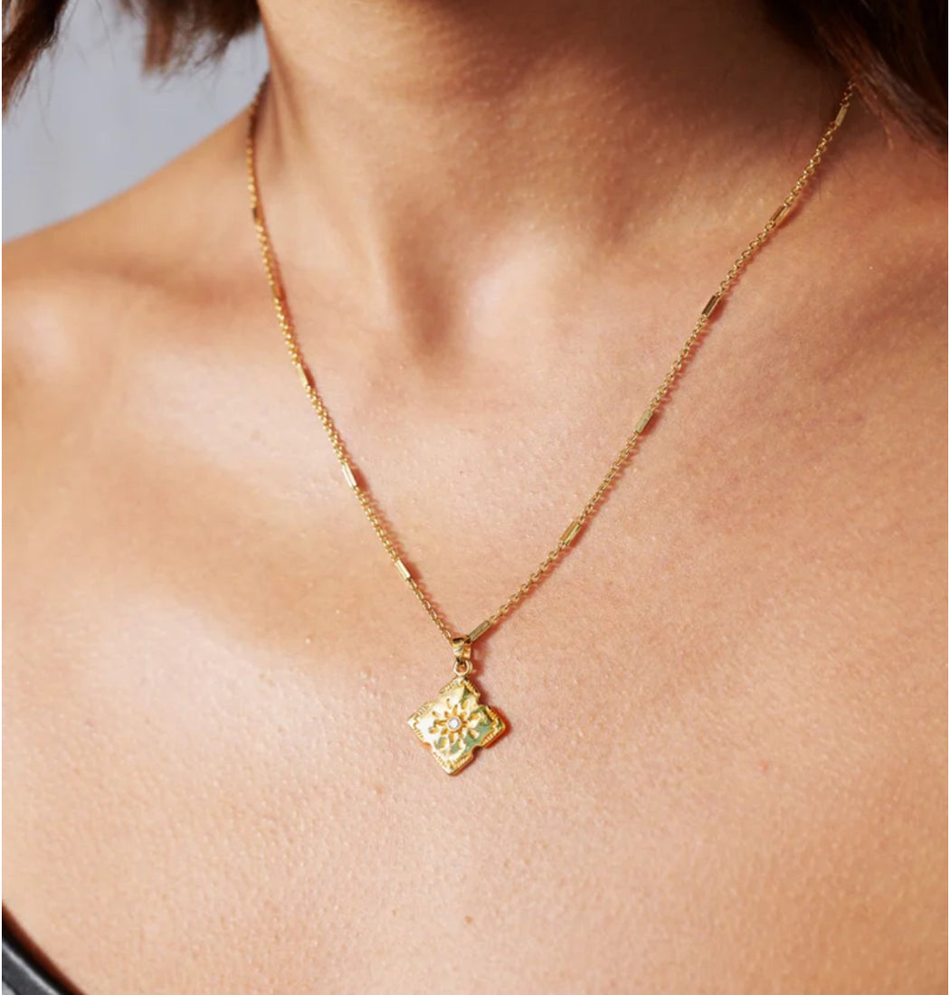 18k Gold plated Necklace - Square with Diamonte