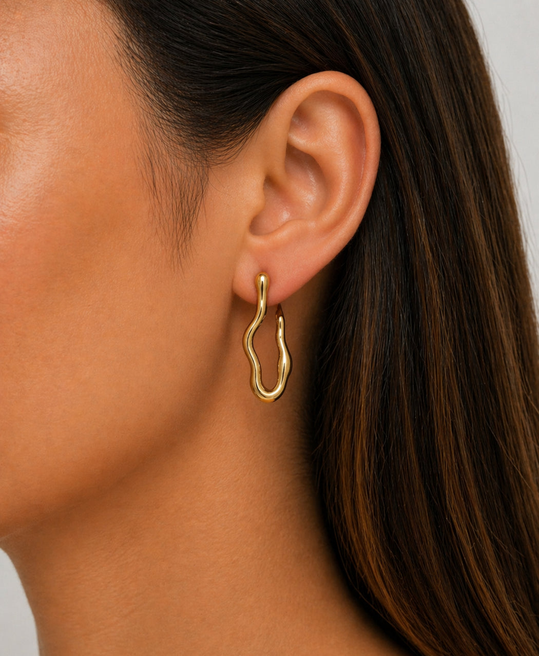 Denvi 18K Gold Plated Huggie Hoops - Wavy stud